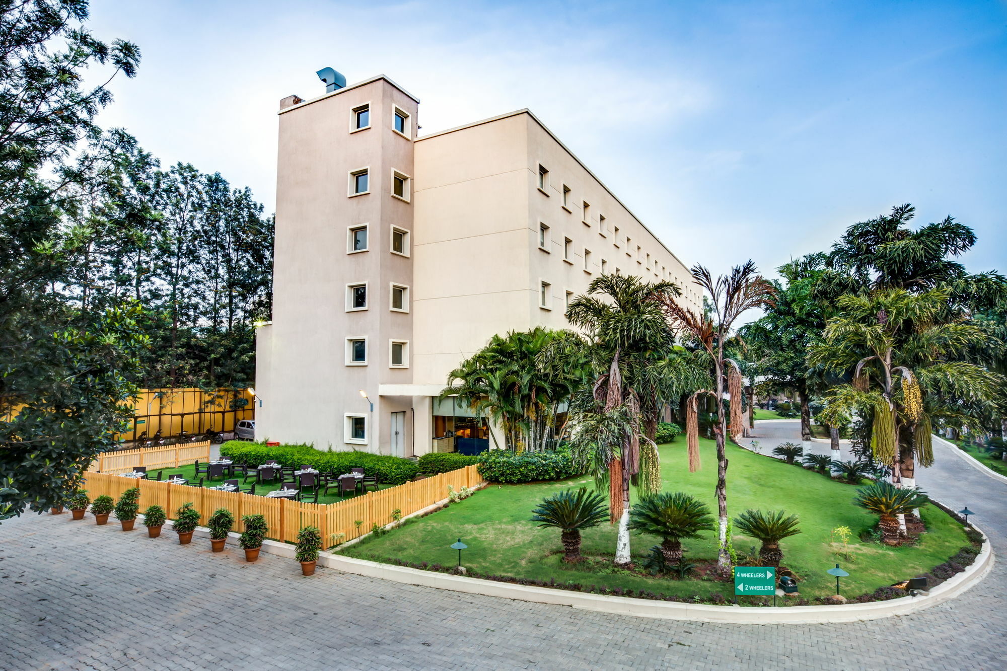 Radha Hometel Bangalore Exterior photo